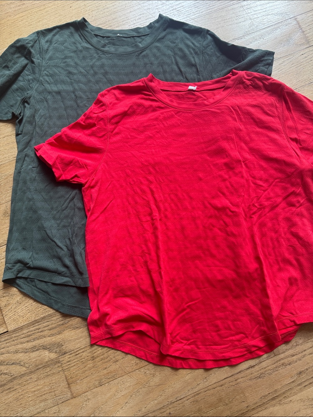 DSG Red and Olive Green Crew Neck Movement Tops Set (2) size large